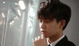 圈内爆料李现任嘉伦,与当红小花旦嘉伦甜蜜互动引热议